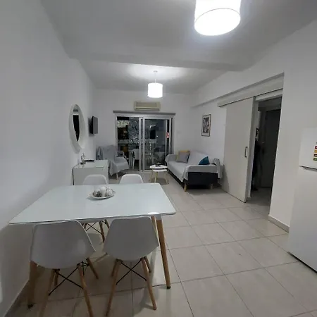 One Bedroom Centre דירה