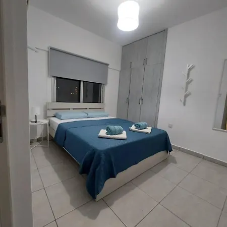 One Bedroom Centre Apartment *